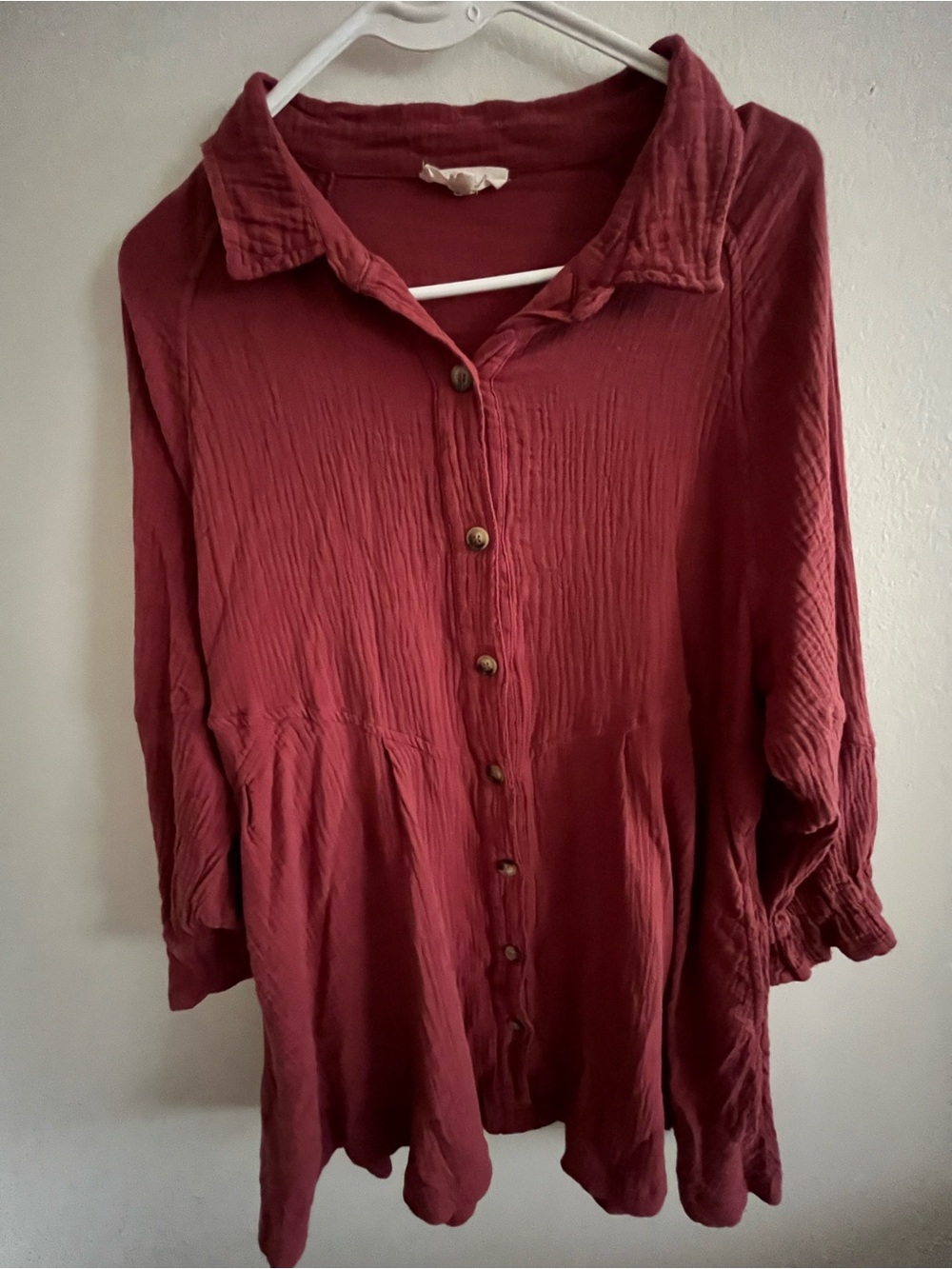 ILLA ILLA Crinkled Button-Down Tunic Top in Burgundy